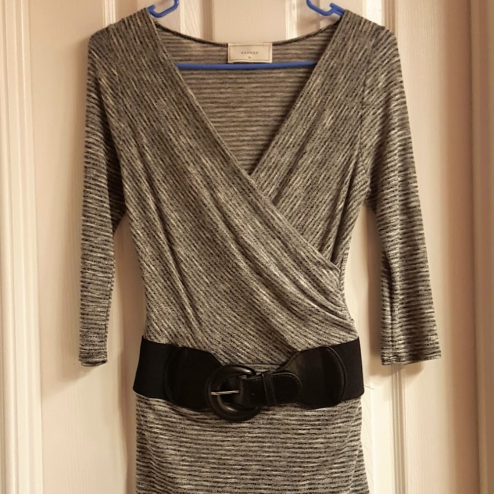 ⚘Top with attached belt